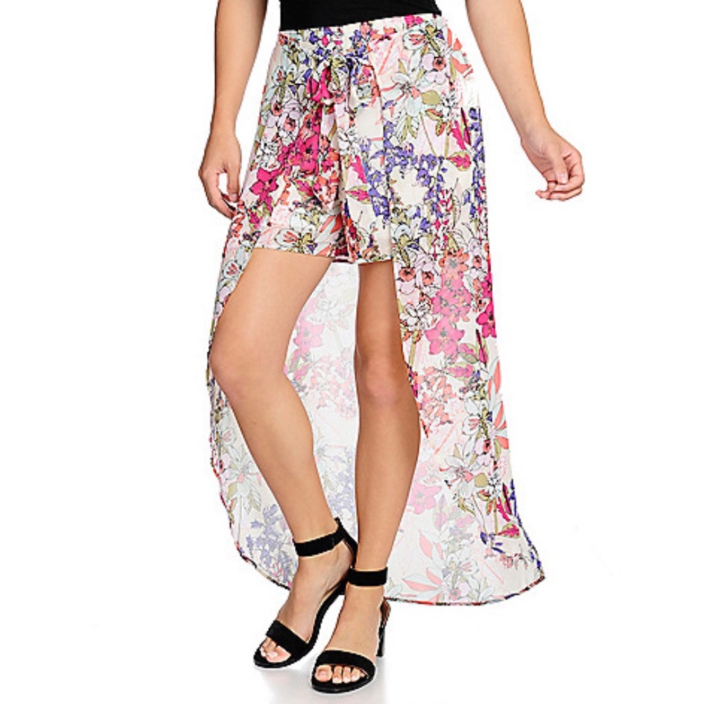 ✨3 for $30✨ NWOT Floral Chiffon Shorts w/ Skirt